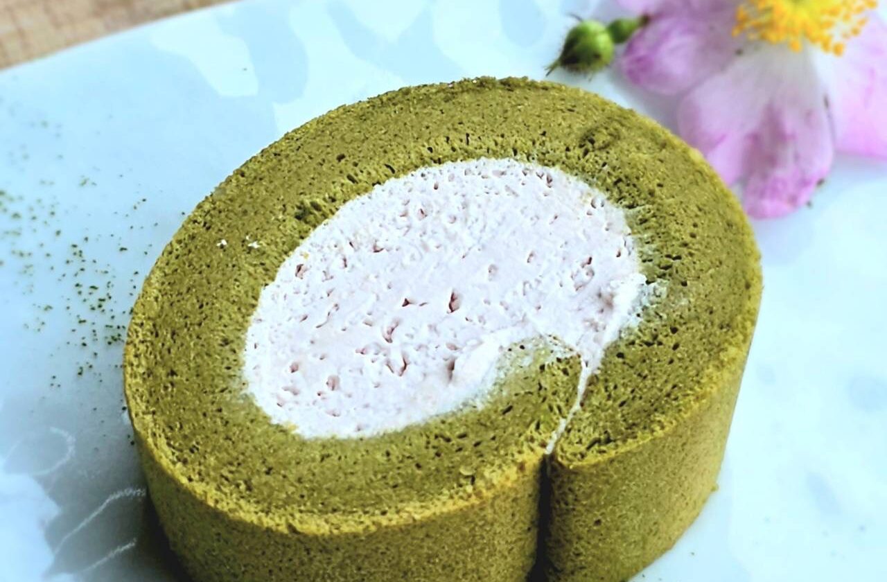 ツクシイバラのロールケーキ